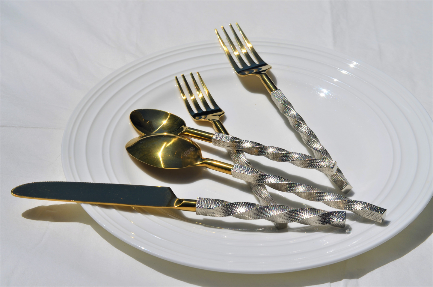 Golden Stainless Steel Flatware Set of 20 PC (Twsited)