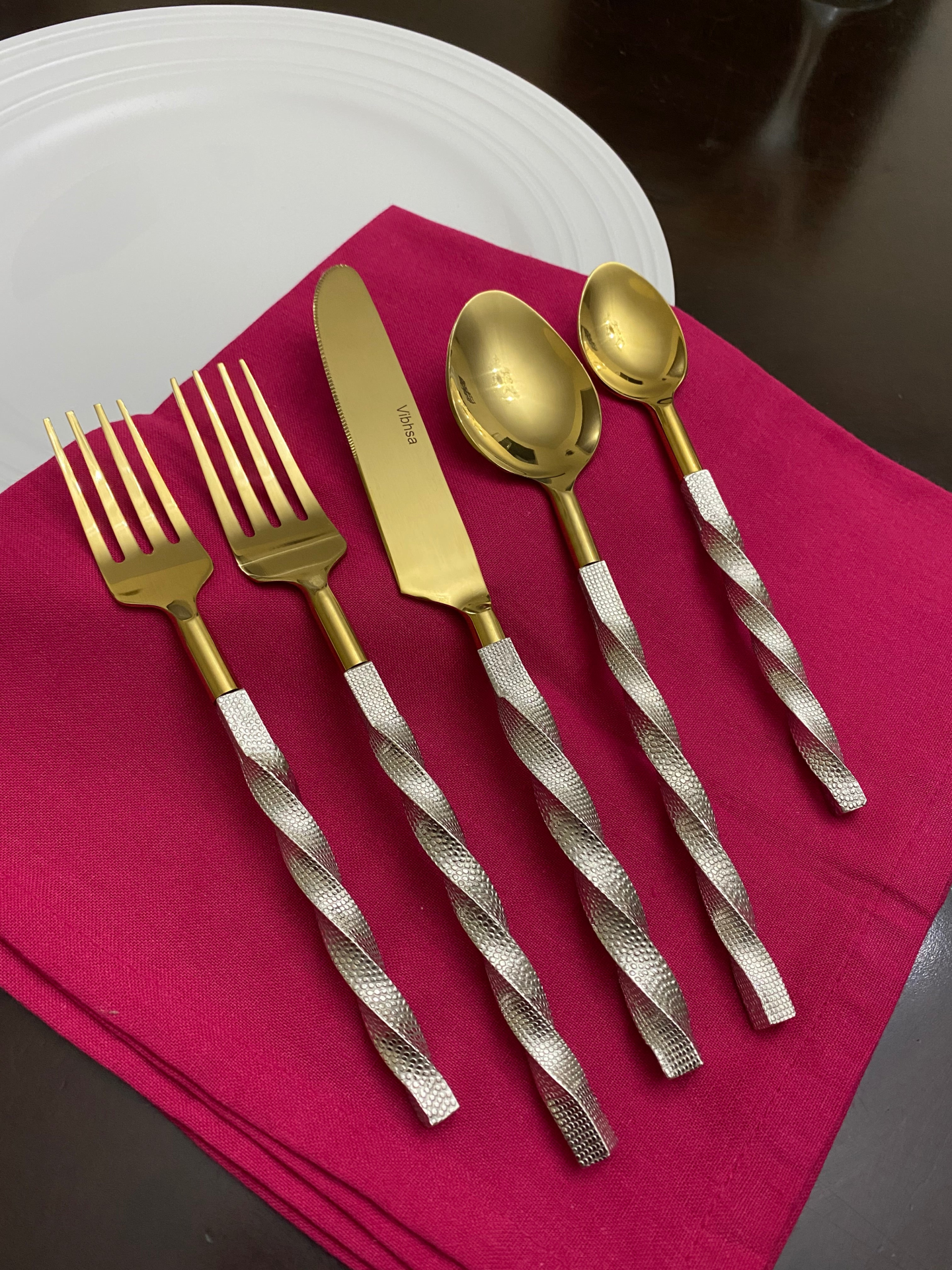 Golden Stainless Steel Flatware Set of 20 PC (Twsited)