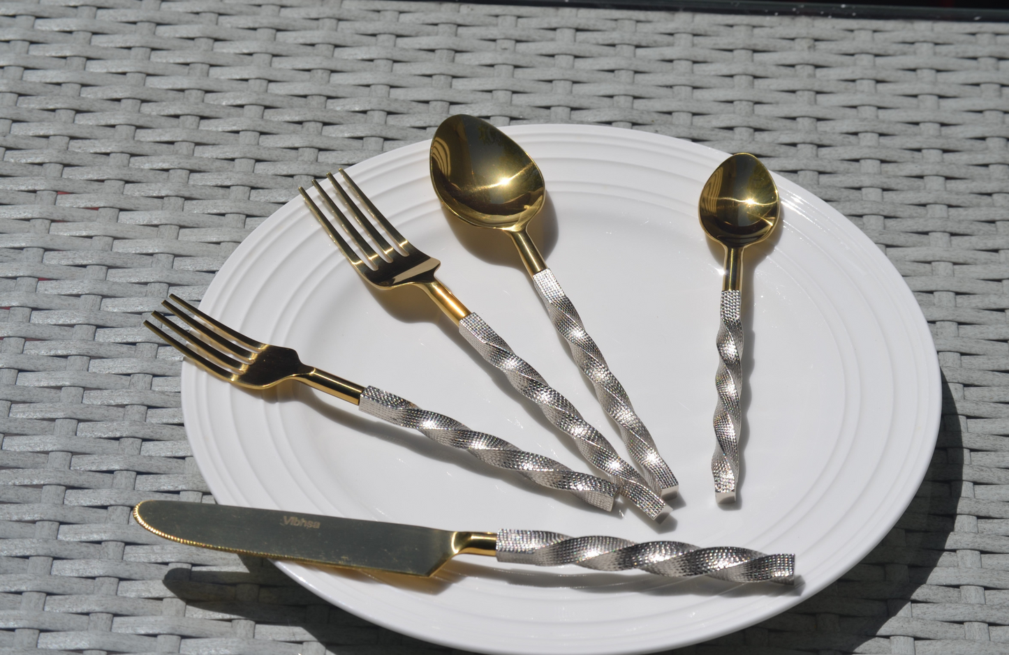 Golden Stainless Steel Flatware Set of 20 PC (Twsited)