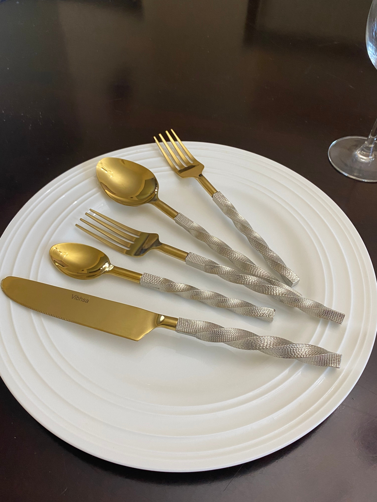 Golden Stainless Steel Flatware Set of 20 PC (Twsited)