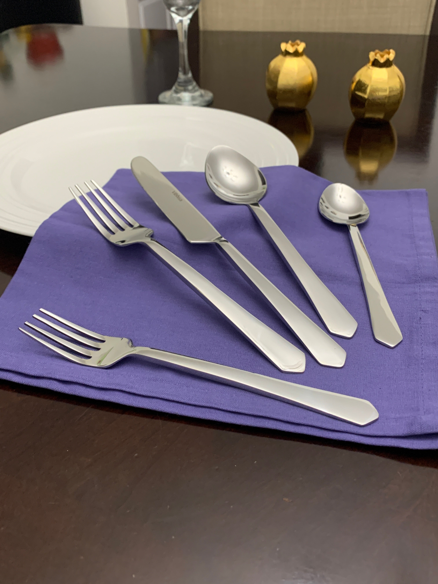 Flatware set of 20 Pieces in Silver Stainless Steel